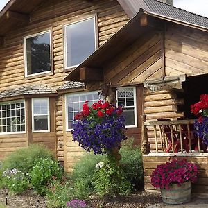 Fin And Feather Inn